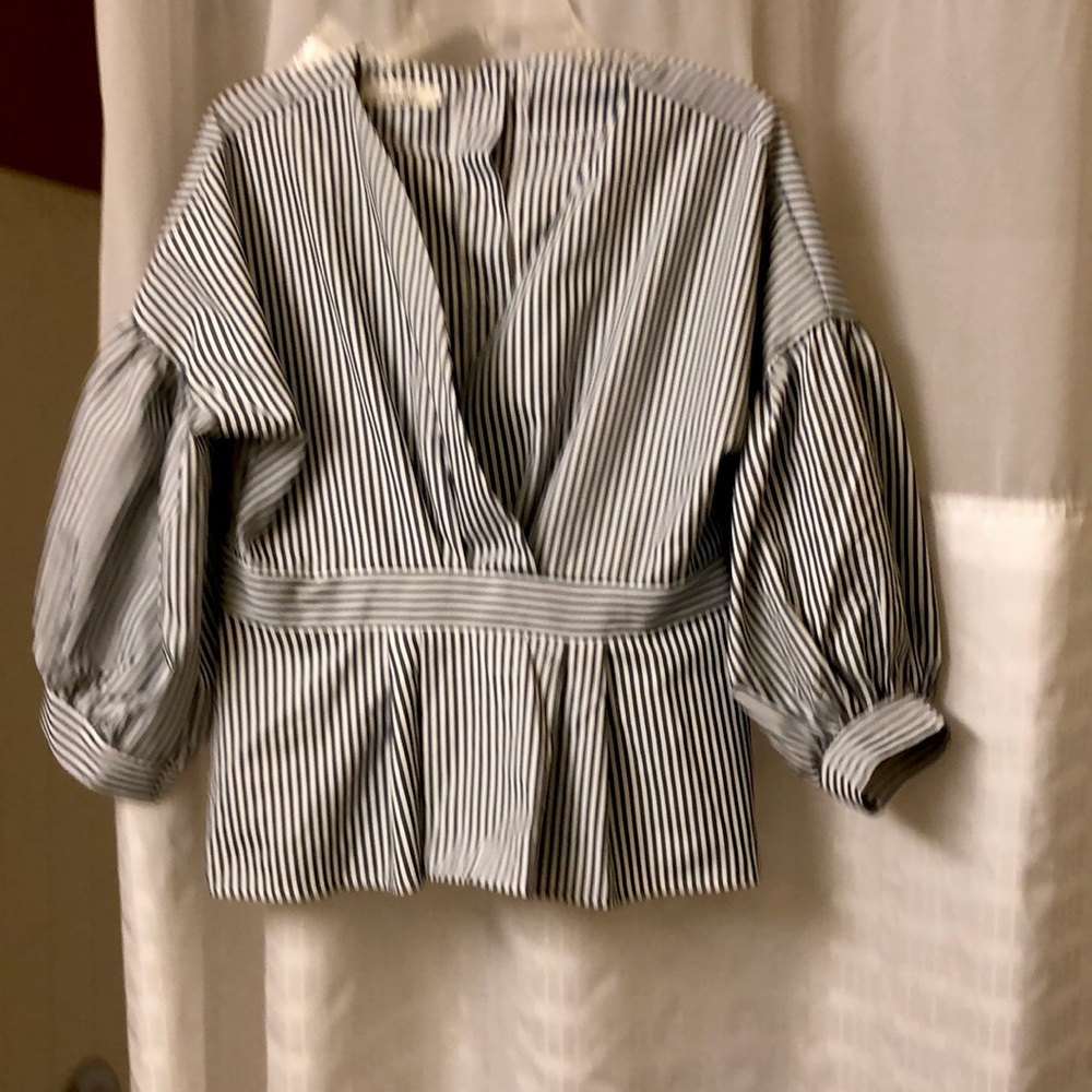 New women’s fitted long sleeve shirt. Polyester. Light weight. Hand wash.